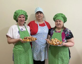 Пончики со сгущёнкой: кулинарный мастер класс  в Чунском доме социального обслуживания
